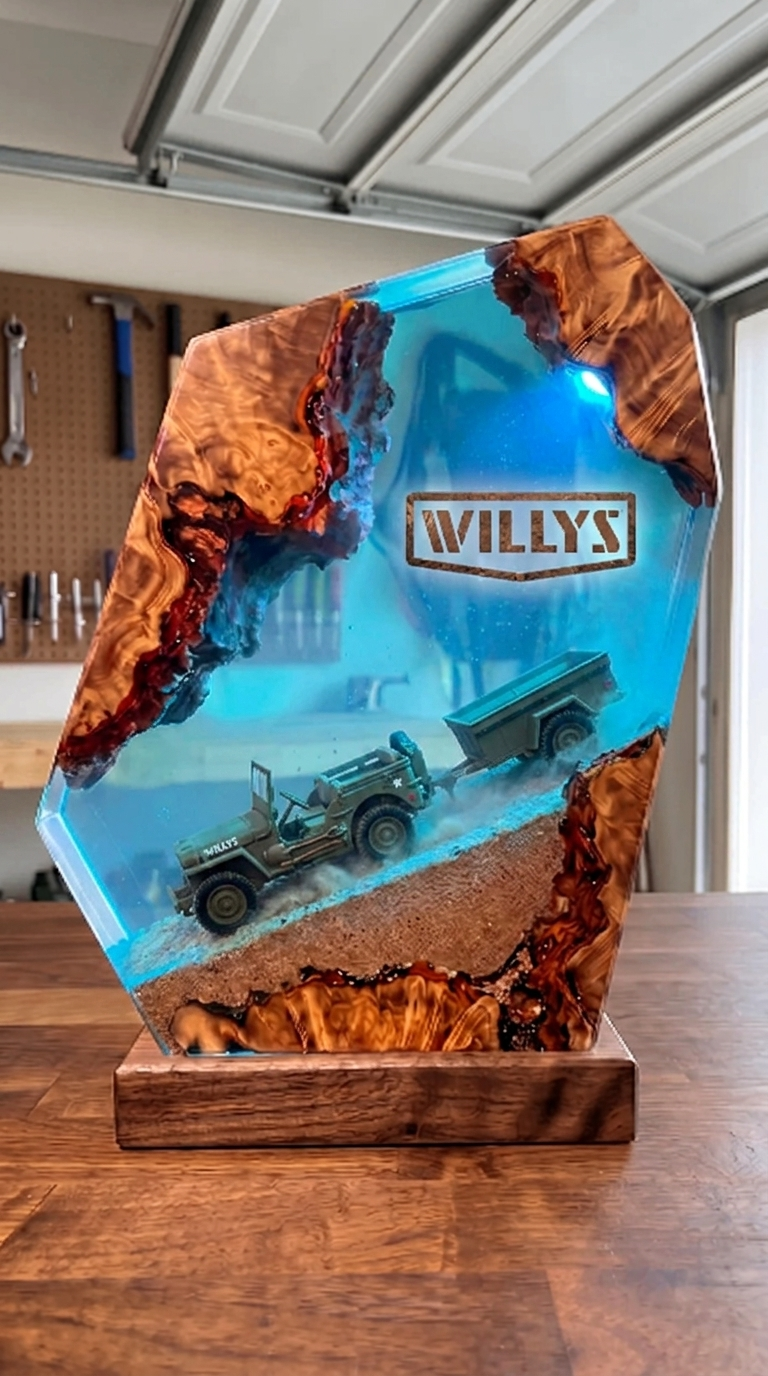 Handmade 4x4 Resin Lamps™